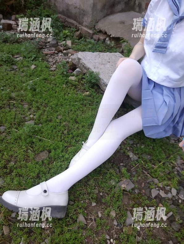 摆脱烦恼，免费美图中西尔酱的纯白花嫁闪烁着光芒！