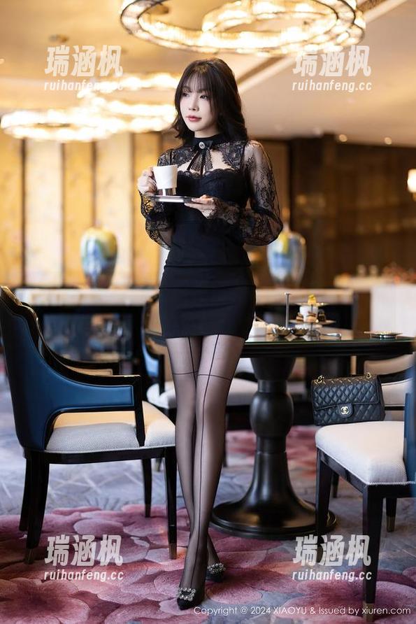 语画界 - 套图里那件白衬衫，徐莉芝就像是她自己设计的资源，太有氛围了吧！