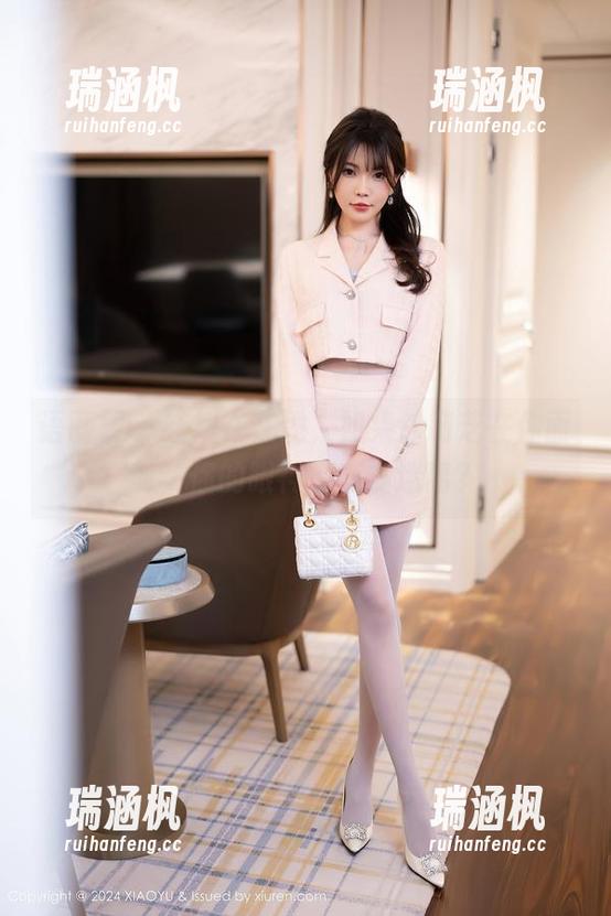 语画界 - 红裙在在线，如果徐莉芝在你面前，你的眼神会有多迷离？