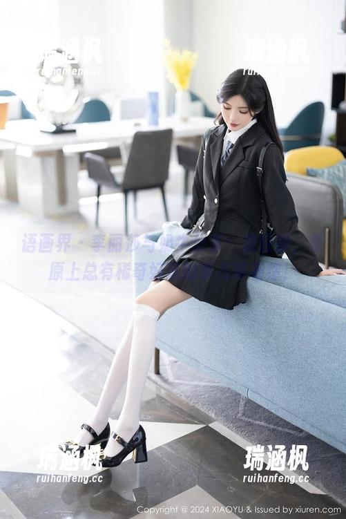 语画界-李丽莎 语画界 - 李丽莎与奶牛分享:放轻松,草原上总有稀奇好玩的事儿等着你!