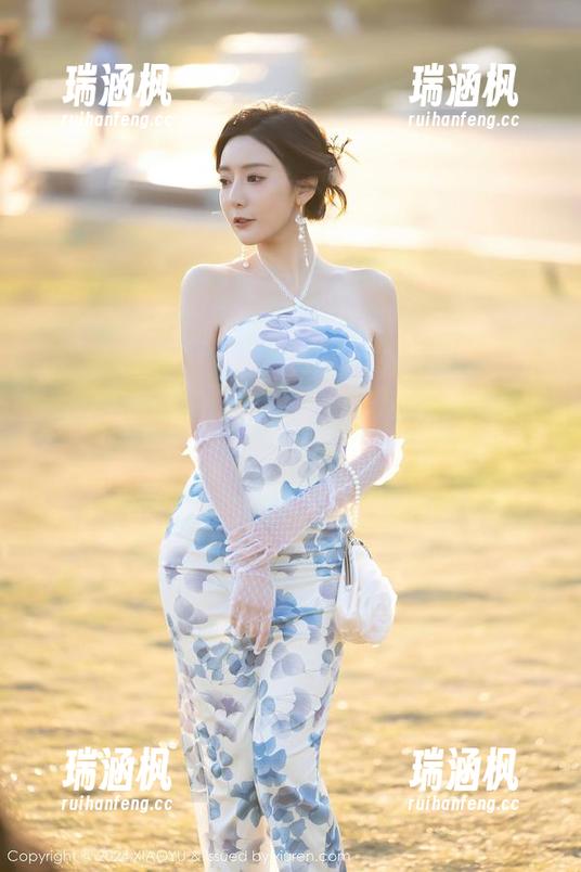 语画界 - 精选黑丝美腿，杨晨晨出镜，腿不够，心态来凑！