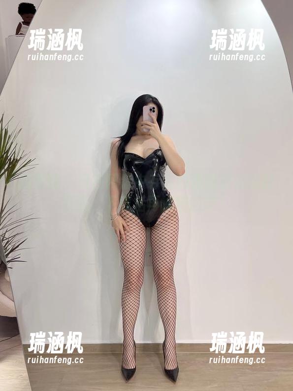 微密圈 - 只在网盘中存在的铁锤姐姐浴缸画面，下载后再慢慢回味！