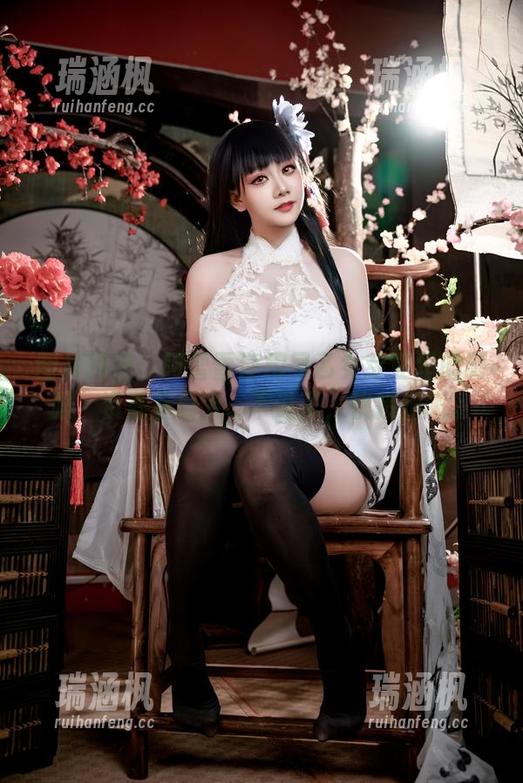 图片预警：阿雪雪使用早乙女芽亚里的制服，资源量巨大...不说了，快接招吧。