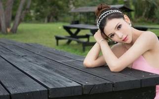 青豆客 - 美图与白衬衫的意外组合，刘钰儿用拍摄把平常变得不那么普通，满分资源刷新我的认知。