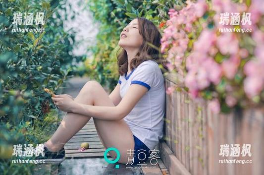 青豆客 - 小九Vin私拍：图集中那些让人想歪的丝袜，你能憋住不想吗？