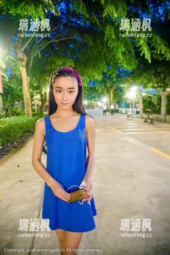 青豆客 - 王语纯女神的私家原图合集，有多少不小心的甜蜜回眸在等你？