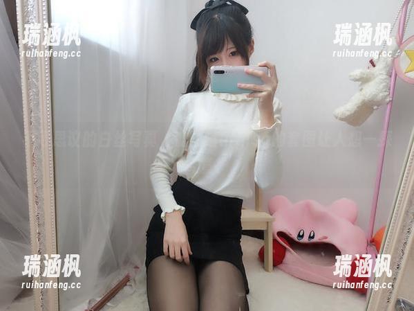 不可思议的白丝写真，魔物喵nigisa的套图让人想一探究竟。